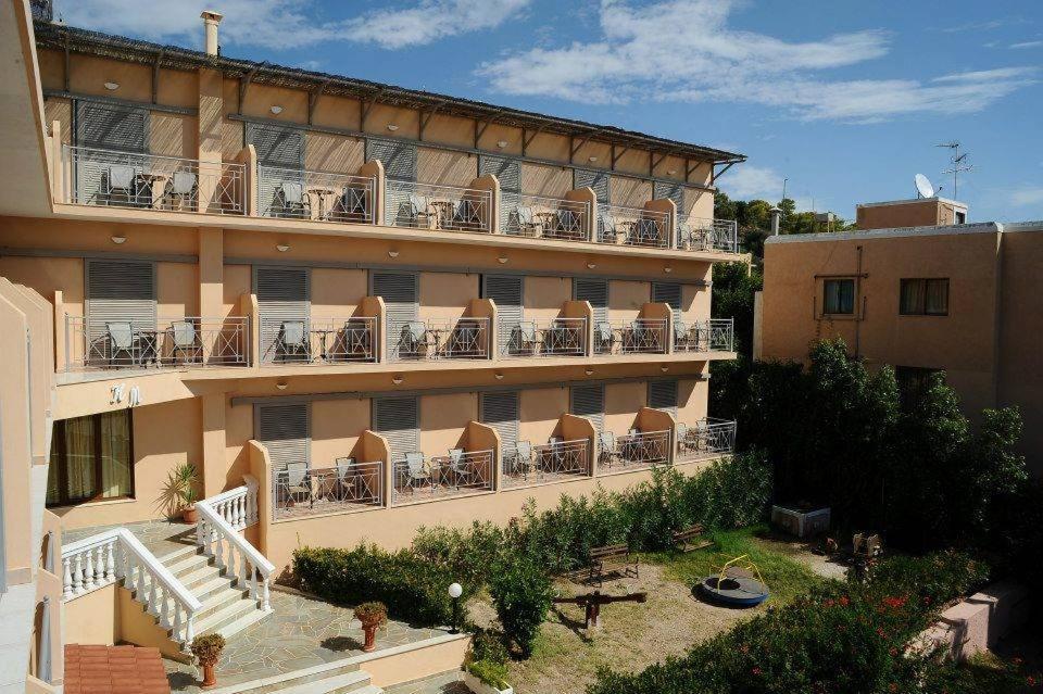 Hotel Magda Agia Marina  Экстерьер фото